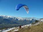 parapente en vol montagne